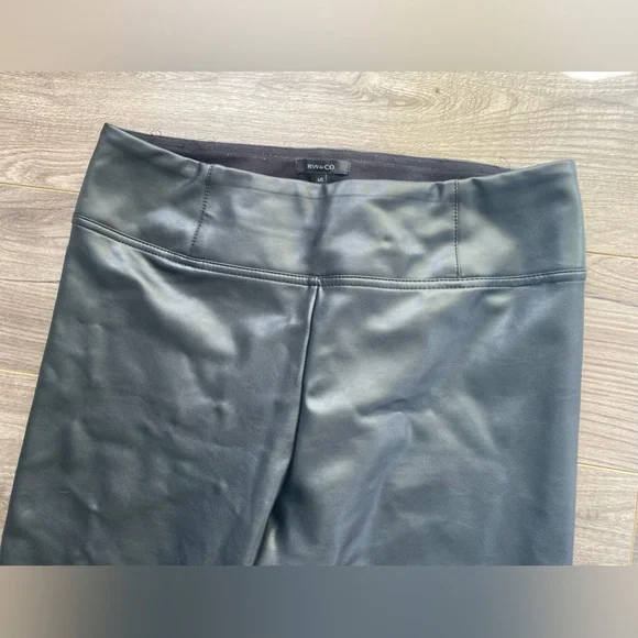 RW&CO black high rise faux leather leggings - Picture 2 of 10